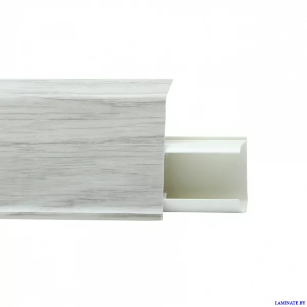 Плинтус Winart Quadro Ланди 569