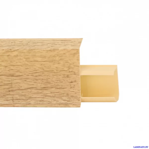 Плинтус Winart Quadro Голд 560